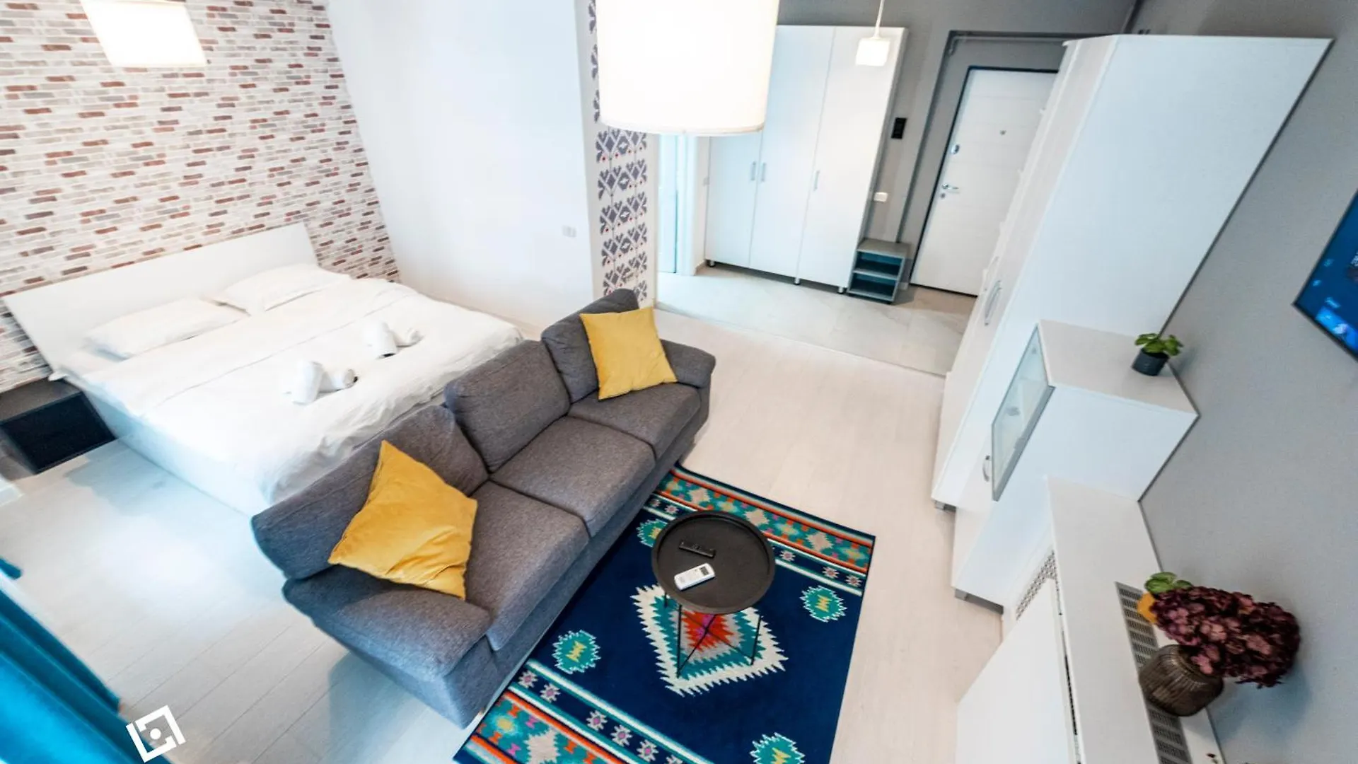 Central Residence Apartment 718 contacts